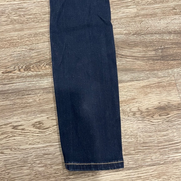 Guess power curvy mid-wash jeans. mid rise, worn once or twice. - Picture 6 of 8